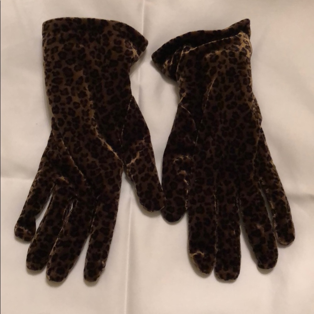 Velvet leopard gloves